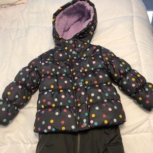 Carters kids winter snowsuit size 4t. Polka dot and grey color